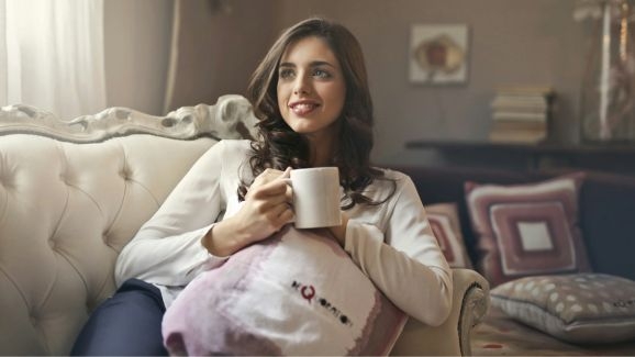 Histórias de mulheres inspiradoras para assistir - com café